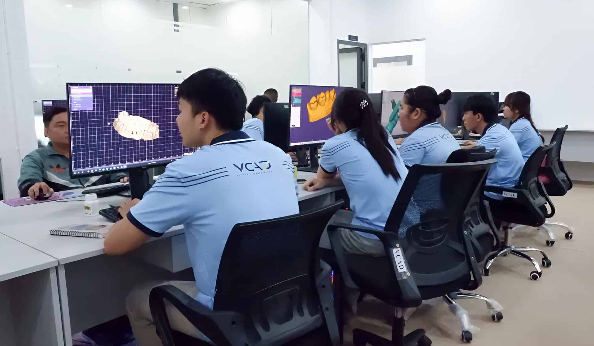 Thiết Kế và Sản Xuất bằng Máy Tính (CAD/CAM)